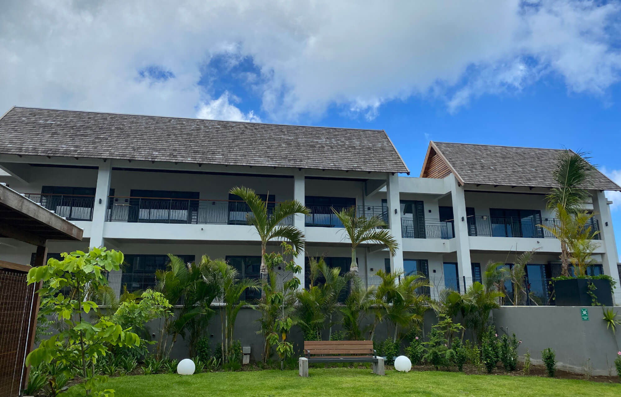 Premium services to enhance your lifestyle! Les Résidences de Mont Choisy is a collection of 20 boutique apartments. Luxurious decor coupled with a beach lifestyle inspires wellbeing in residents. Private and exclusive, this property development is in the north of Mauritius.