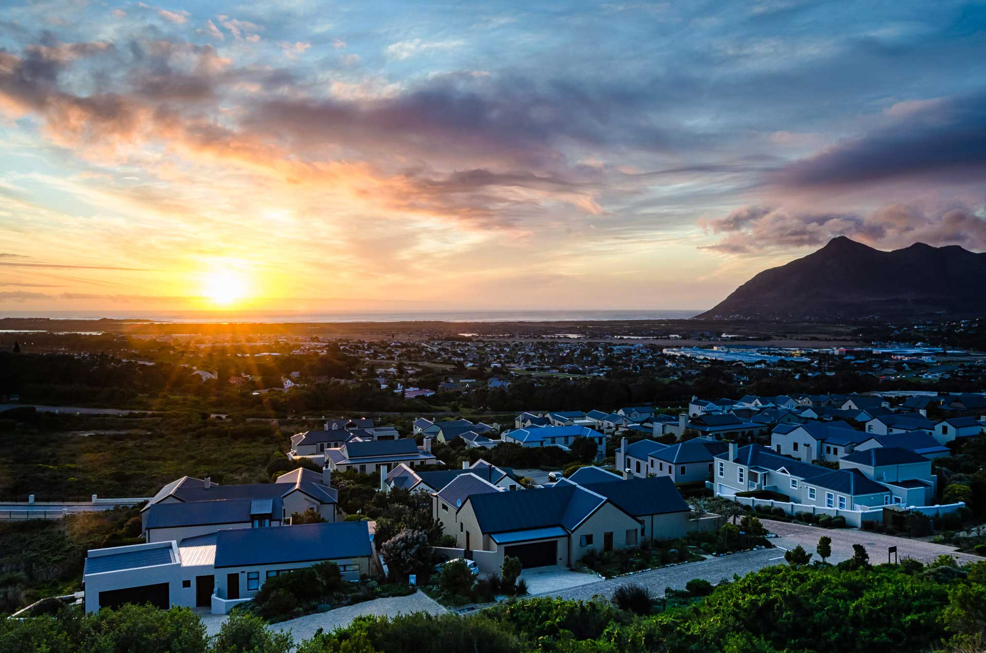 At Stonehaven Estate in Fish Hoek, Cape Town, you will find homes built with design and comfort at the forefront … an exclusive community where you can find belonging, safety and security in the heart of the protected natural surroundings.